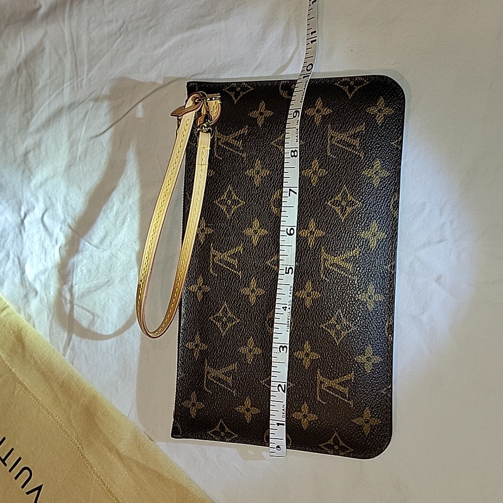 Authentic Louis Vuitton Neverfull GM Monogram Wrislet/Clutch - Picture 5 of 14